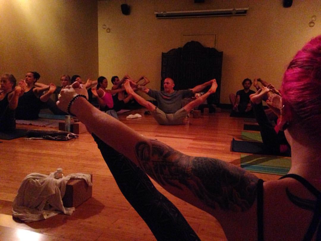 Workshop in boat pose